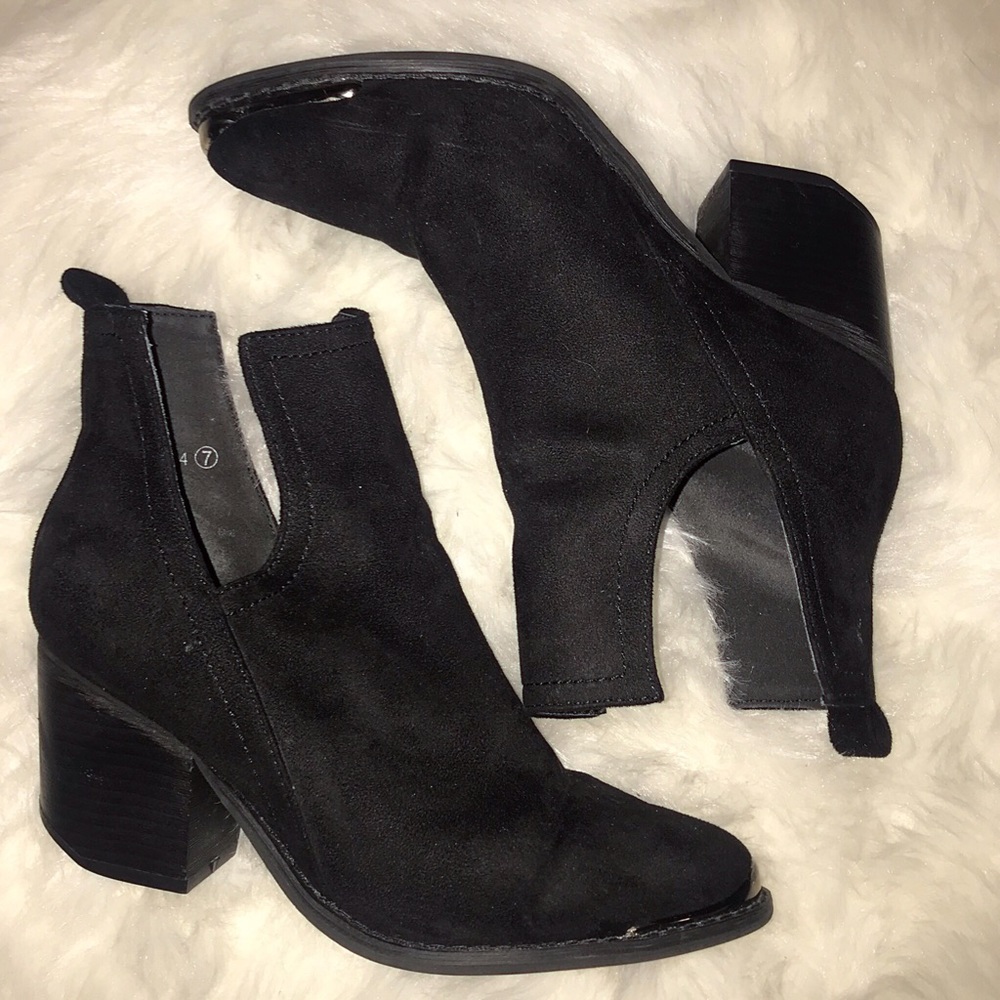 Mi.iM Western V-Cut Bootie